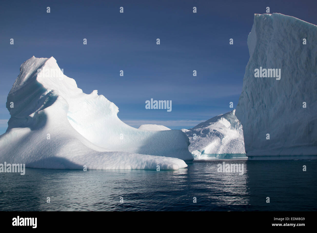 Icebergs en Scoresby Sund, el este de Groenlandia. Foto de stock