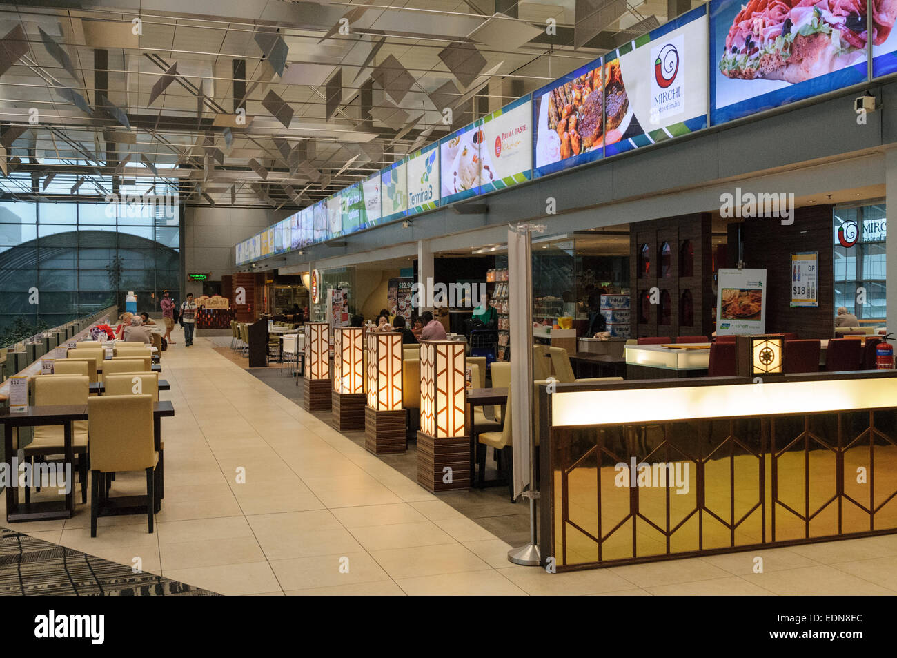 Restaurante en el aeropuerto internacional de Singapur Changi área de tránsito. Foto de stock