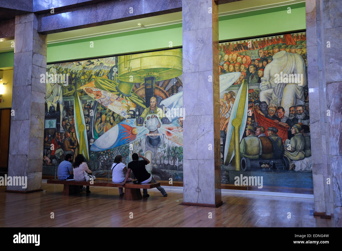 Mural de Diego Rivera en el Museo de Bellas Artes, Ciudad de México,  México. "Un controlador del Universo" 1934 Fotografía de stock - Alamy