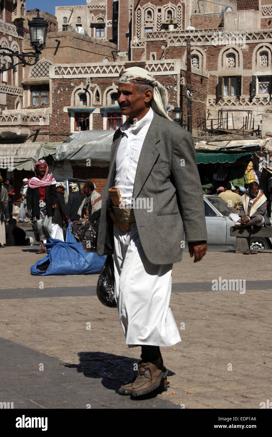 Traditional yemeni dress fotografías e imágenes de alta resolución - Alamy