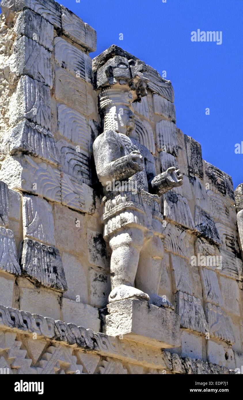 Detallada de los dioses tallado sobre ruinas Mayas en México Foto de stock