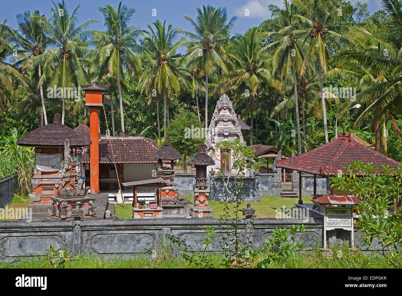 Pequeño templo budista Balinés en la isla de Bali, Indonesia Foto de stock