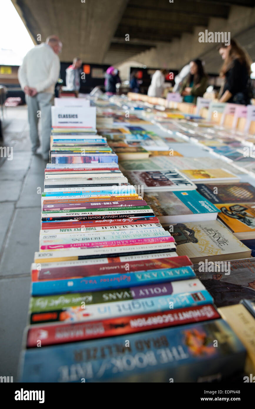 Libro de Southbank mercado en Waterloo Bridge, Londres Foto de stock