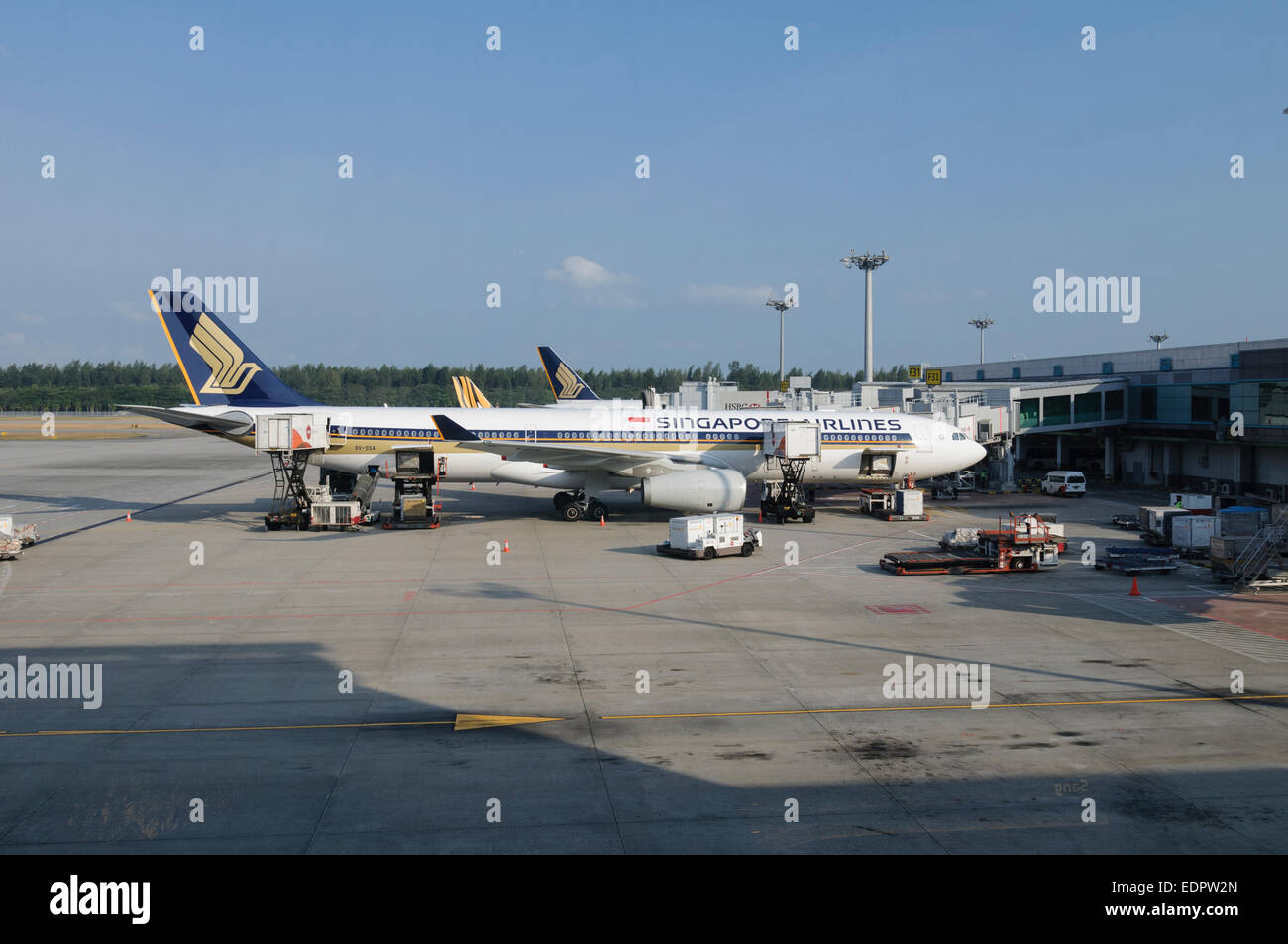 Singapore Airlines aviones de pasajeros en el aeropuerto internacional de Changi de Singapur. Foto de stock