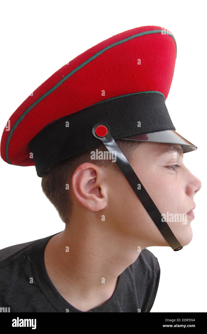 Chico lindo en el rojo gorra militar Fotografía de stock - Alamy