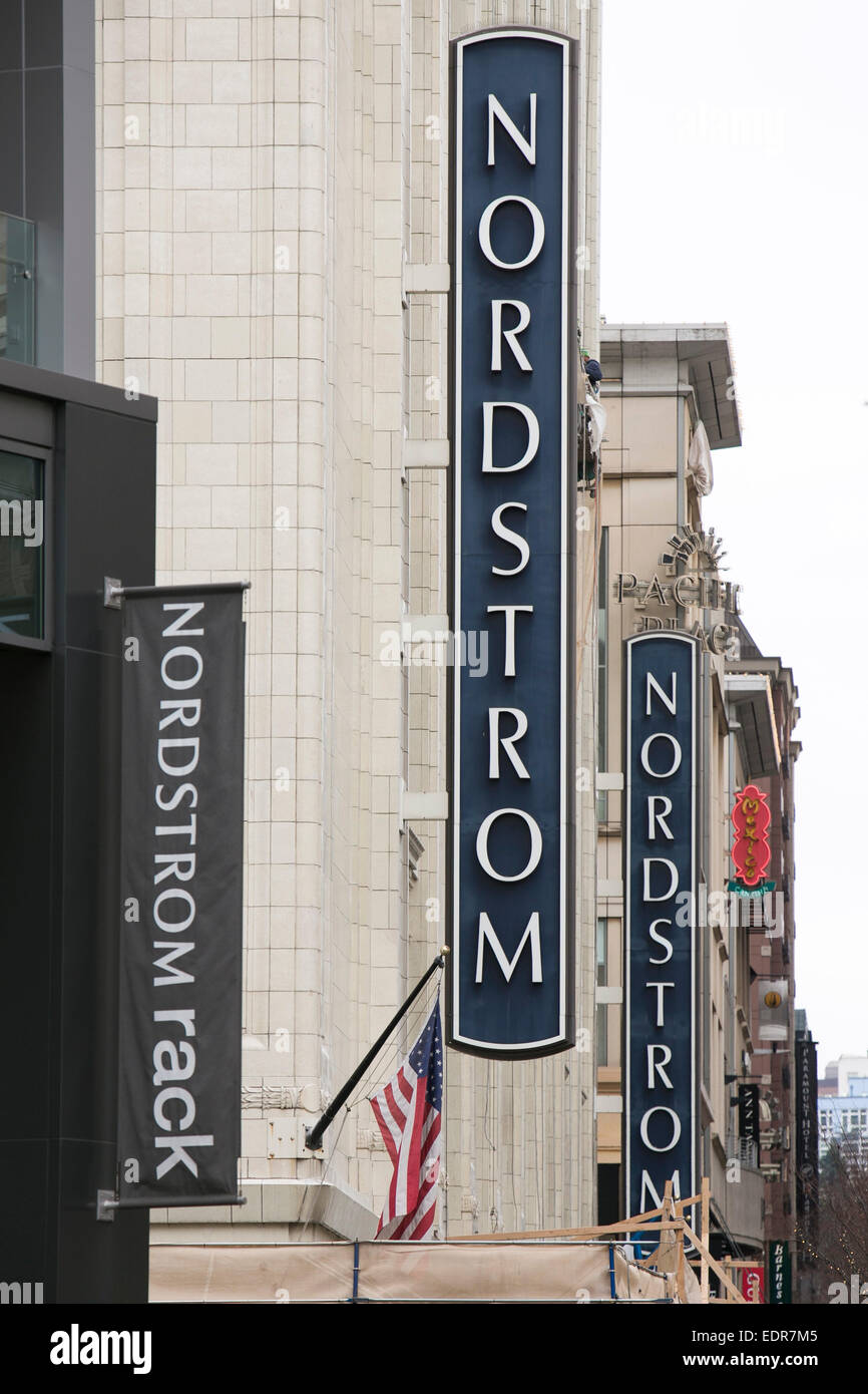 Un Nordstrom y Nordstrom Rack tienda de ropa en el centro de la ciudad de  Seattle, Washington Fotografía de stock - Alamy
