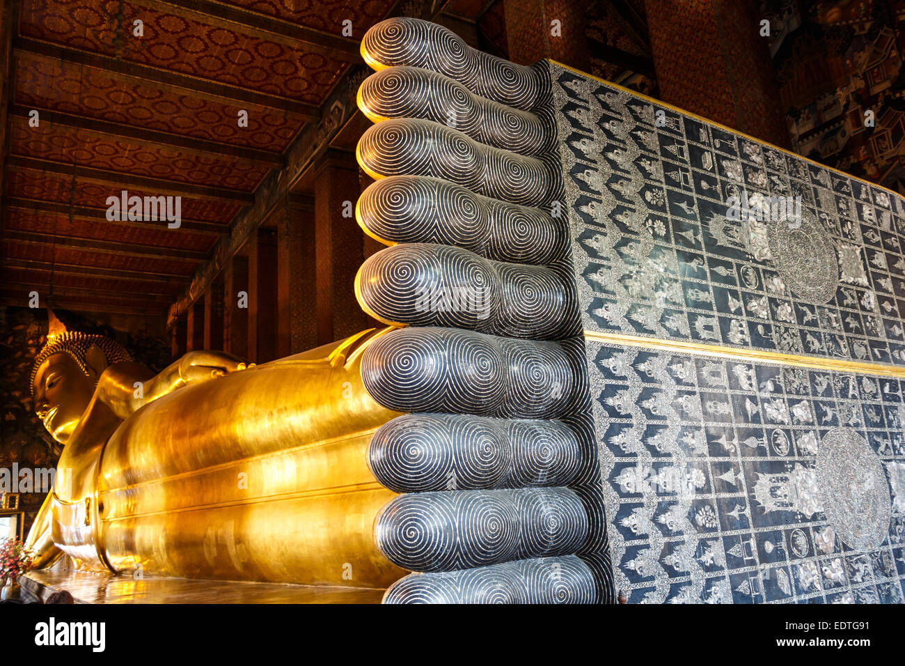 'Buda reclinado' en el Wat Pho (Wat Phrachettuphon), Templo del Buda Reclinado) ,Bangkok ,Tailandia Foto de stock