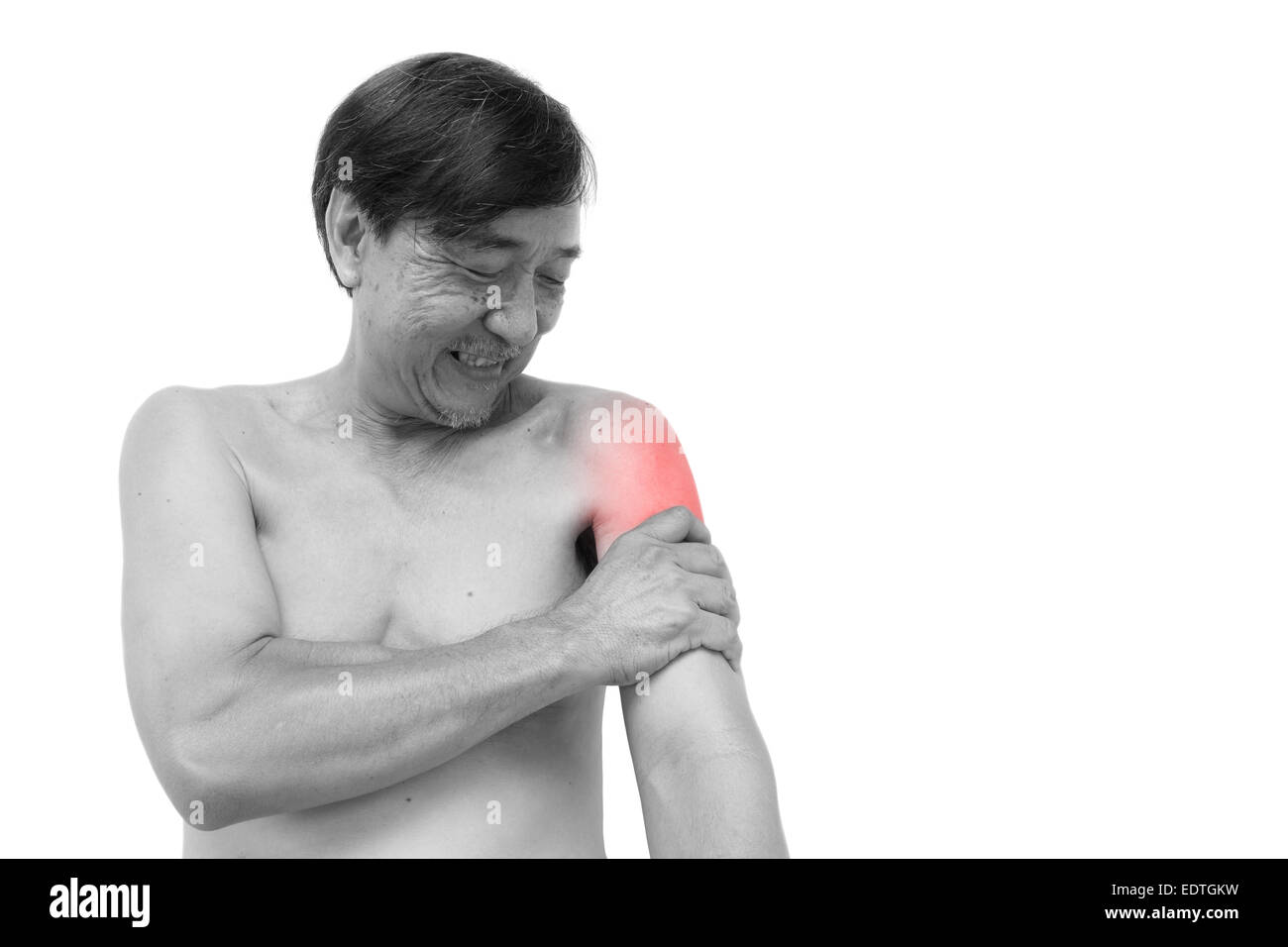 'Muscle cepa ancianidad thai hombre agarrar su brazo. Y el área en blanco en el lado derecho Foto de stock