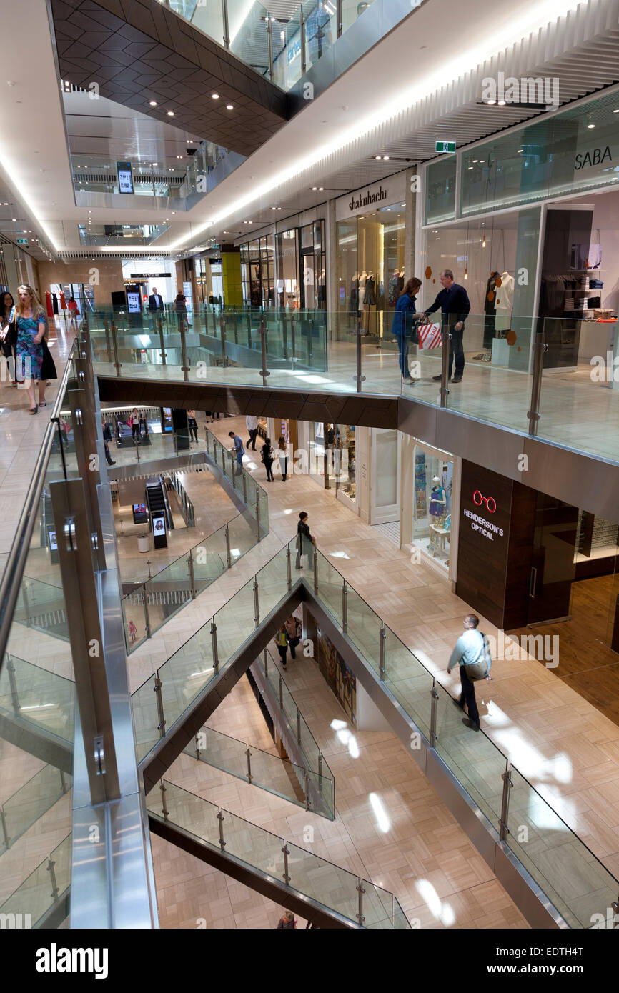 Escalera en el centro comercial Emporium en Lonsdale Street en Melbourne, Australia Foto de stock