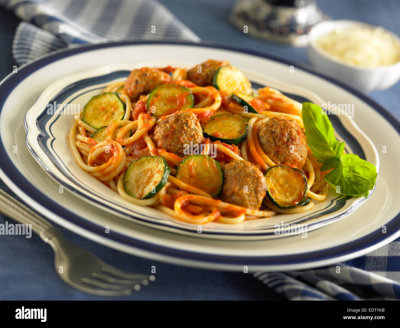 Espagueti con albóndigas Foto de stock
