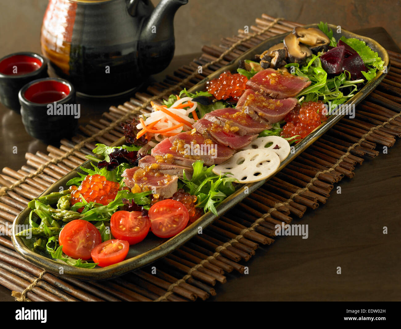 Ensalada de sashimi Foto de stock