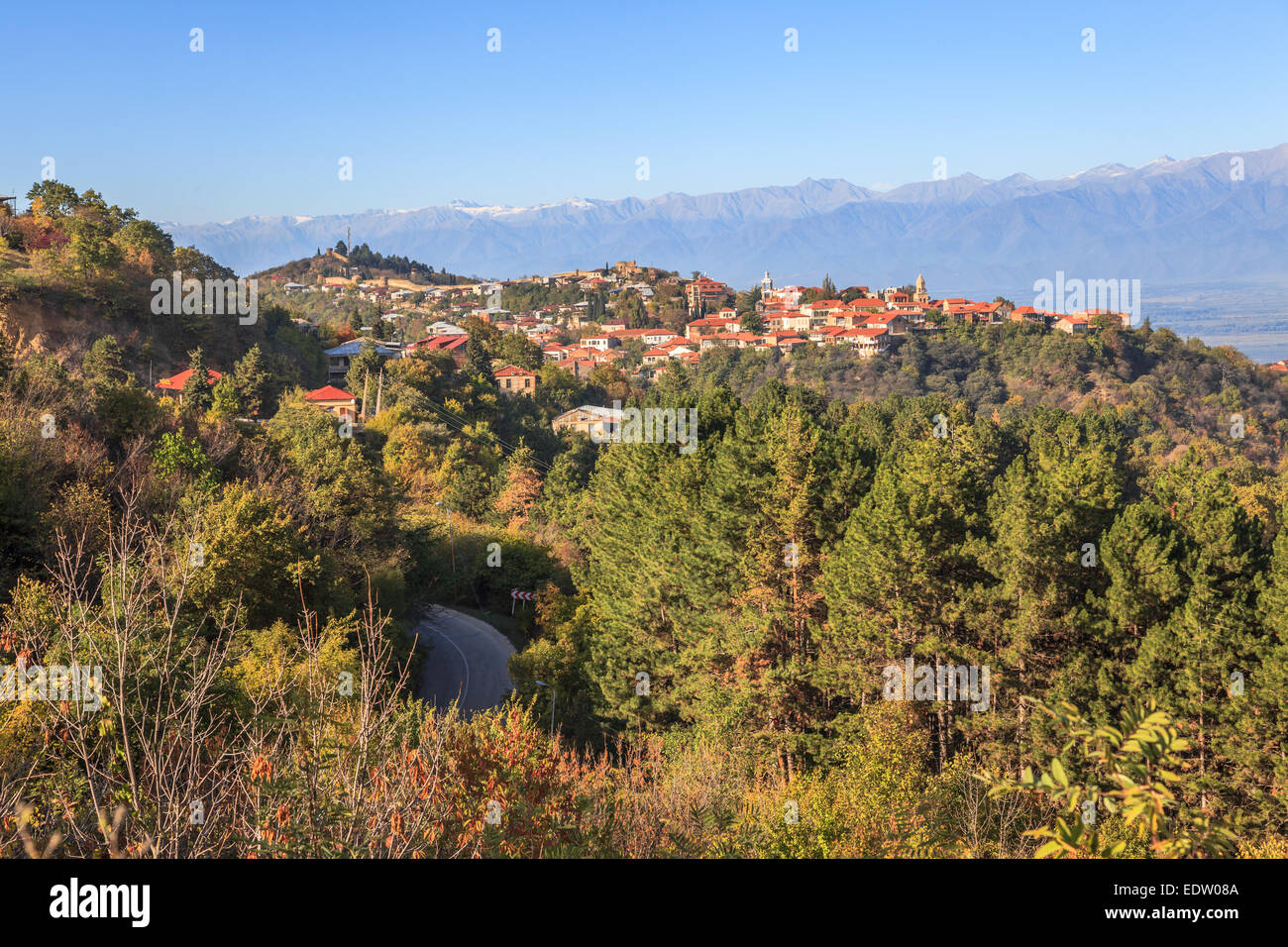 Vista de Sighnaghi y el Cáucaso Mountain, Georgia Foto de stock