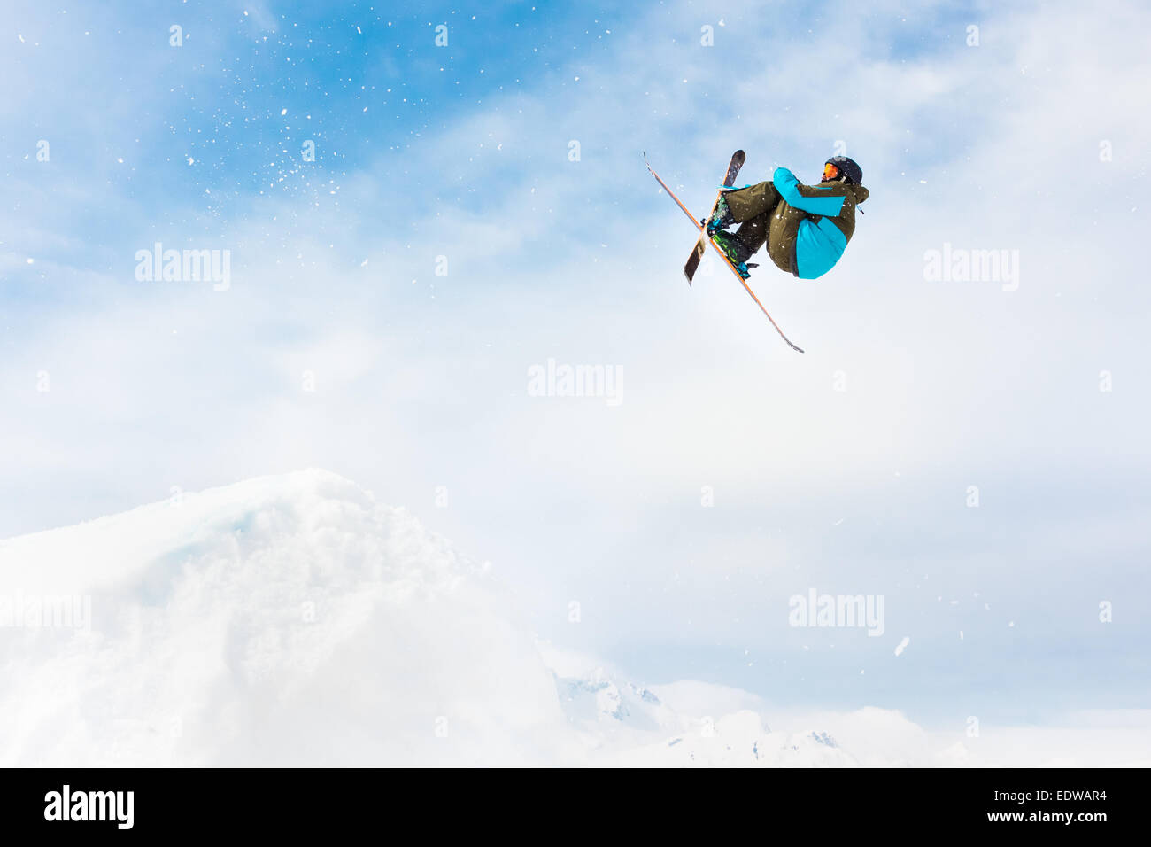 Esquiador de estilo libre. Foto de stock