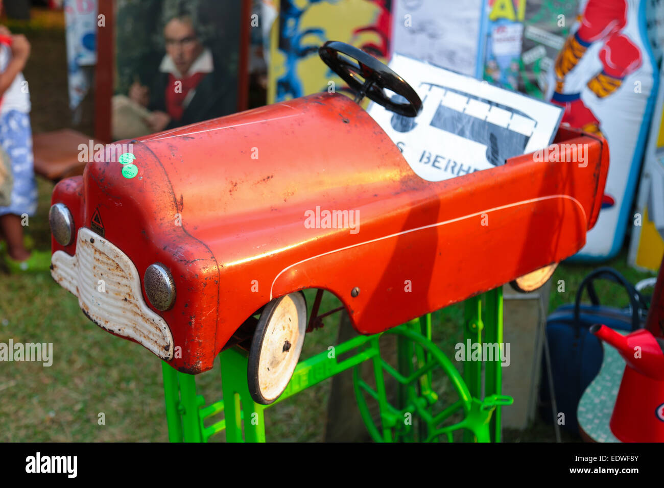 Los niños antiguos coches de pedales Fotografía de stock - Alamy