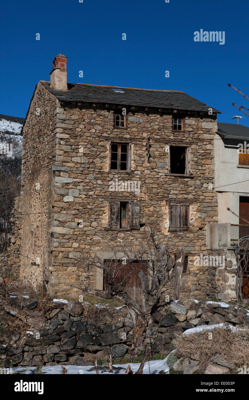 Casas en, Prats Balaguer, en los Pirineos Orientales, Francia. Foto de stock