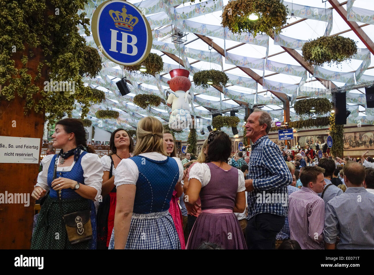 Auf dem Besucher Münchner Oktoberfest, Bayern, Deutschland, los visitantes de la Oktoberfest de Munich, Baviera, Alemania, Oktoberfest Foto de stock