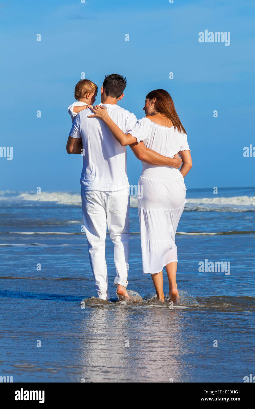ropa blanca para hombres de playa