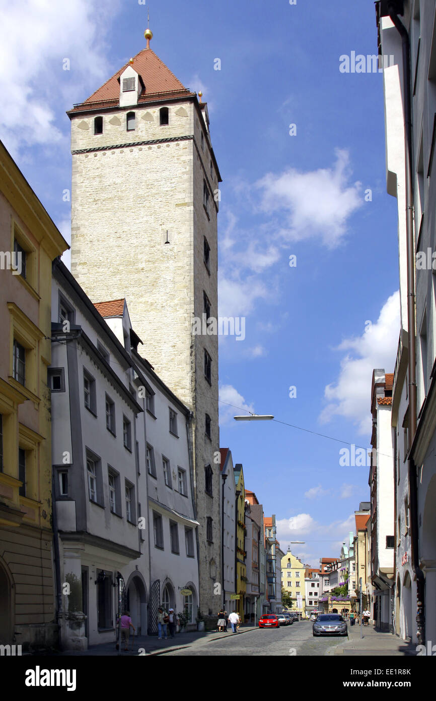 Regensburg, la Unesco, el Altstadt, Wahlenstrasse Welterbe, Goldener Turm, Golden Tower, Bayerische Eisenstrasse, Strasse der Kaiser u Foto de stock