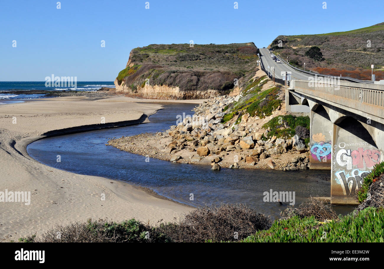 Scott Creek Bridge, California Highway 1 al norte de Santa Cruz Foto de stock