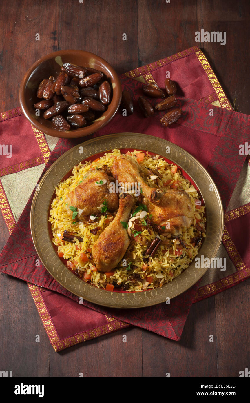Pollo Machboos. El pollo y el arroz. Estados del Golfo Foto de stock