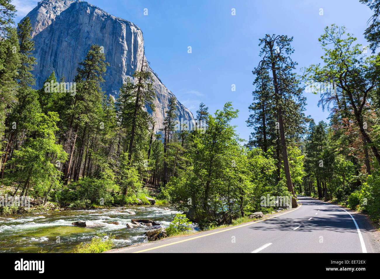 Río Merced y el Capitan del Southside Drive en el valle de Yosemite, el Parque Nacional de Yosemite, Sierra Nevada, California, EE.UU. Foto de stock