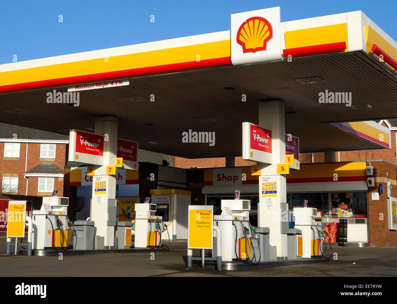 Gasolinera Shell, Reino Unido Foto de stock