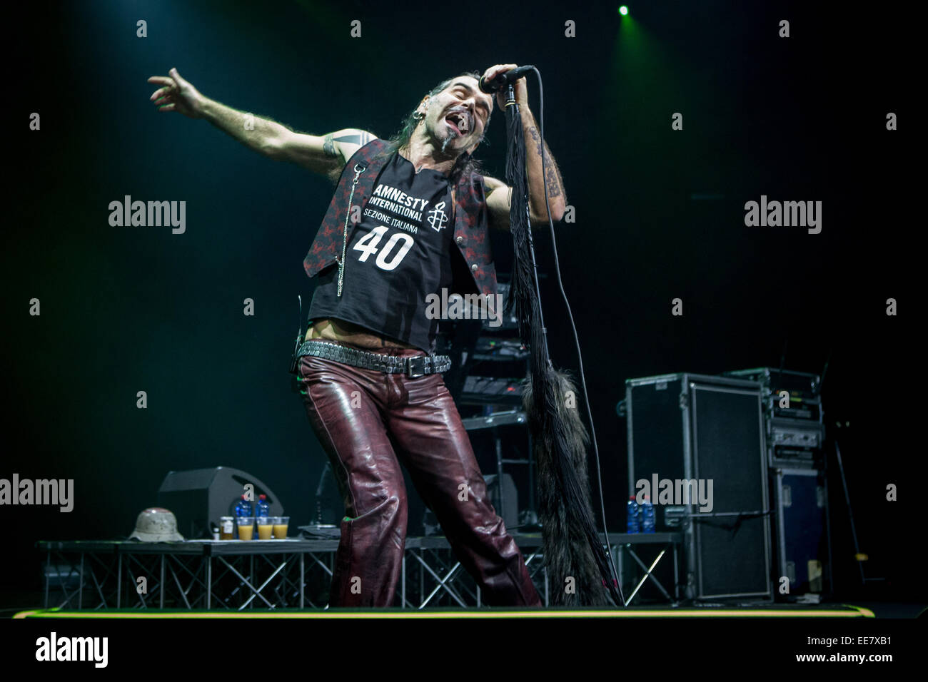 Milán, Italia. 13 de enero de 2015. La banda de rock italiana LITFIBA realiza en vivo en el club de música Alcatraz durante el "Tour" Tetralogia Degli Elementi Crédito: Rodolfo Sassano/Alamy Live News Foto de stock