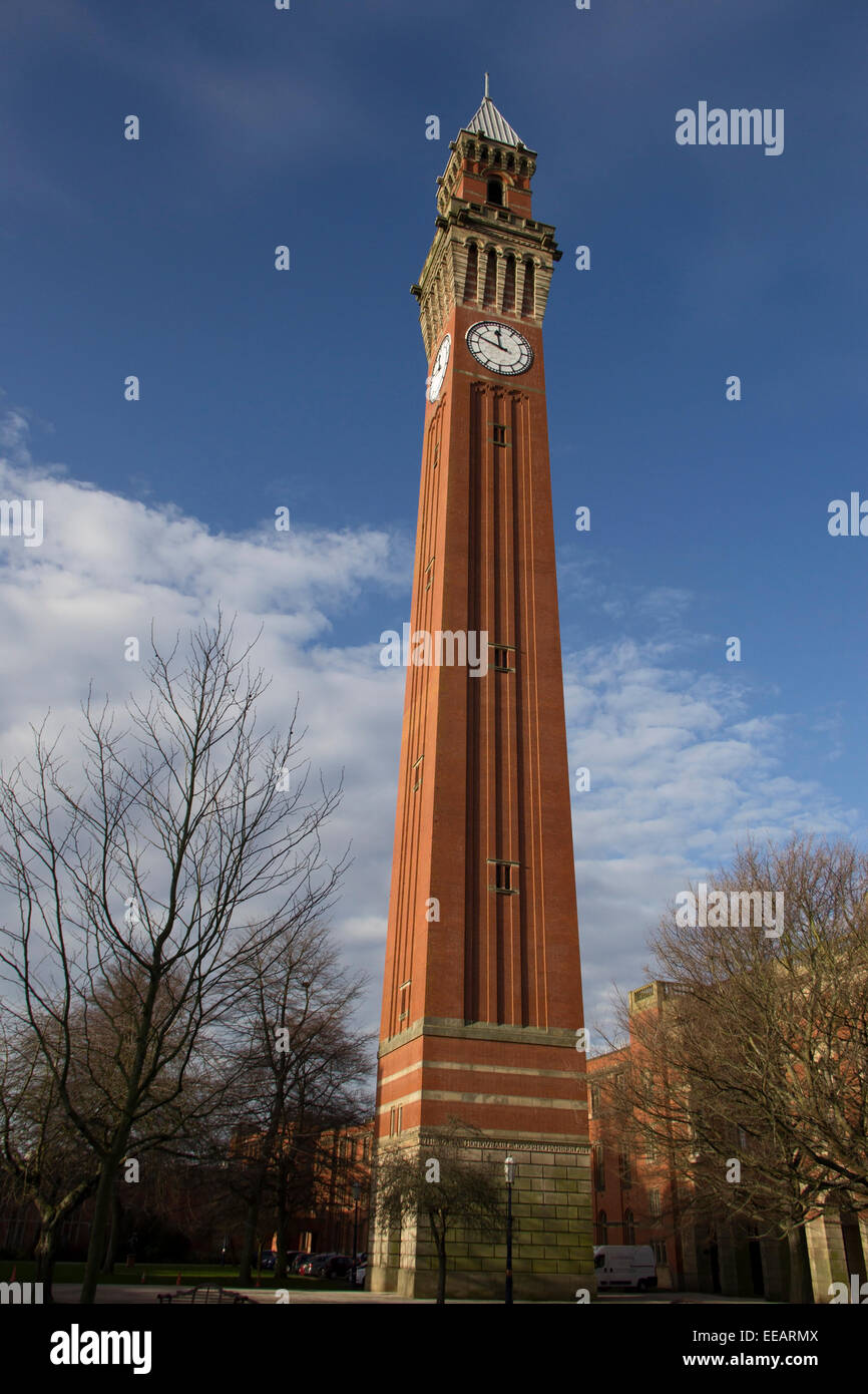 Joseph Chamberlain Memorial Clock Tower o Old Joe, en el tribunal de la Universidad de Birmingham. Foto de stock