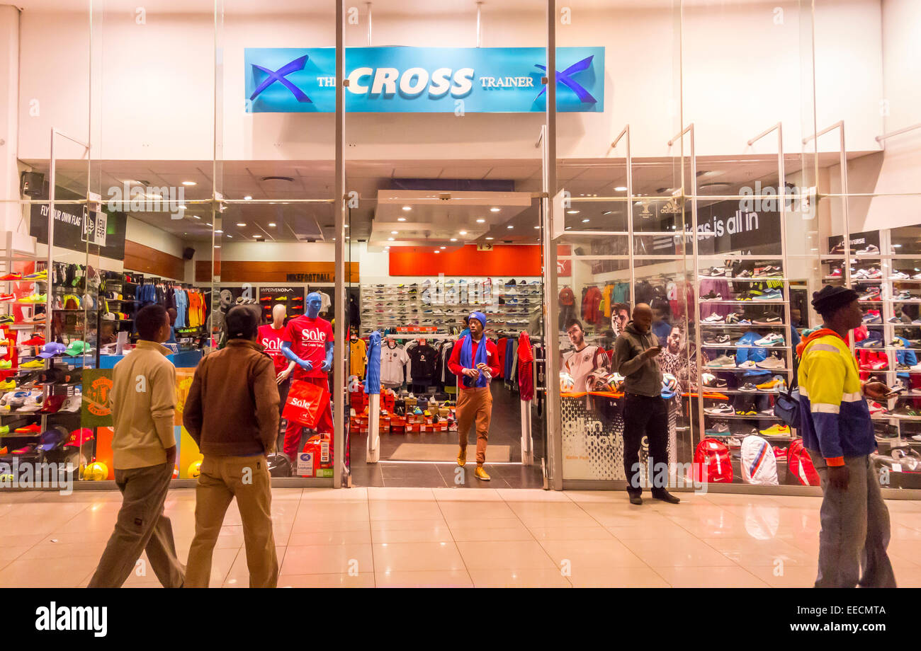 Sudáfrica - El cross trainer tienda que vende zapatos y artículos deportivos, Maponya Mall Shopping Centre Fotografía de - Alamy