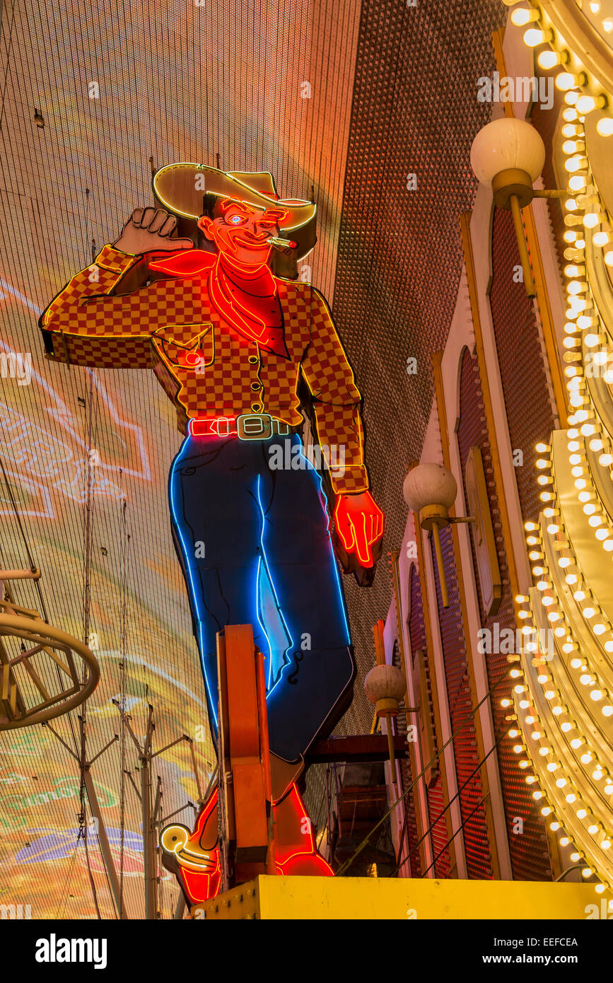 Vegas Vic neon cowboy, Fremont Street Pedestrian Mall, Las Vegas, Nevada, EE.UU. Foto de stock
