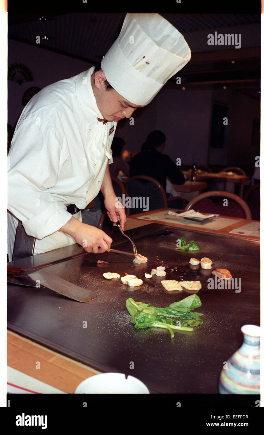 Japanese chef fotografías e imágenes de alta resolución - Alamy