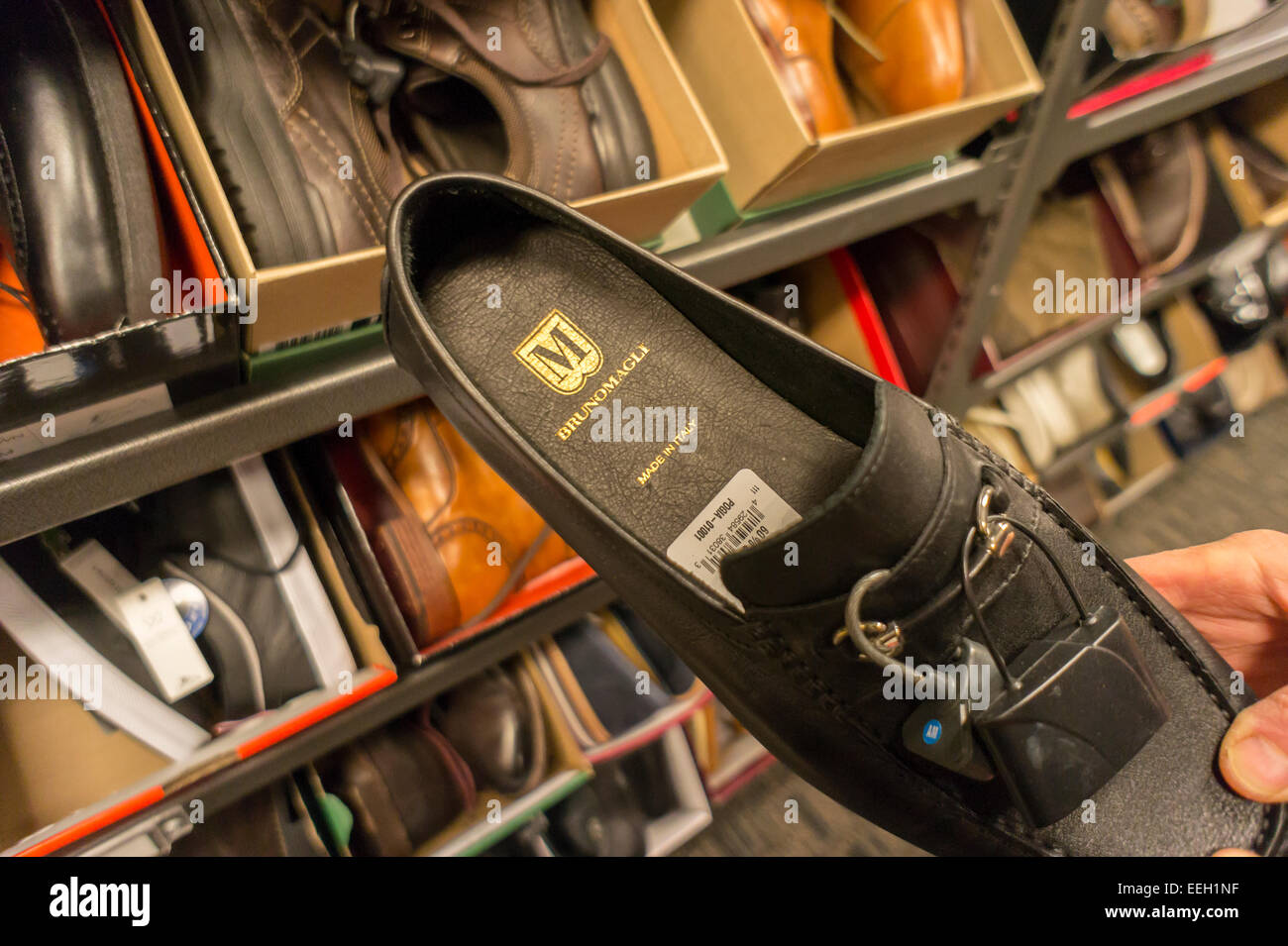 Bruno Magli zapatos de marca son vistos en una tienda de zapatos en Nueva  York el martes, 13 de enero de 2015. El zapatero de lujo italiana, en  actividad desde 1936, está