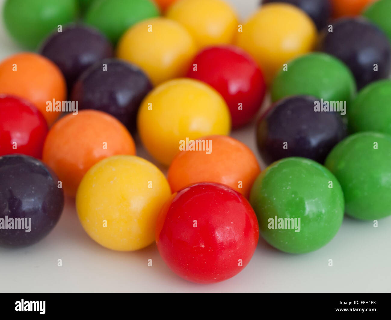 Un primer plano de Everlasting Gobstopper Hard Candy. Fabricado por la Willy Wonka Candy Company, una marca de Nestlé. Foto de stock