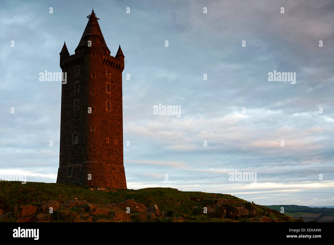 Newtownards Scrabo Tower en el condado de Down en Irlanda Foto de stock