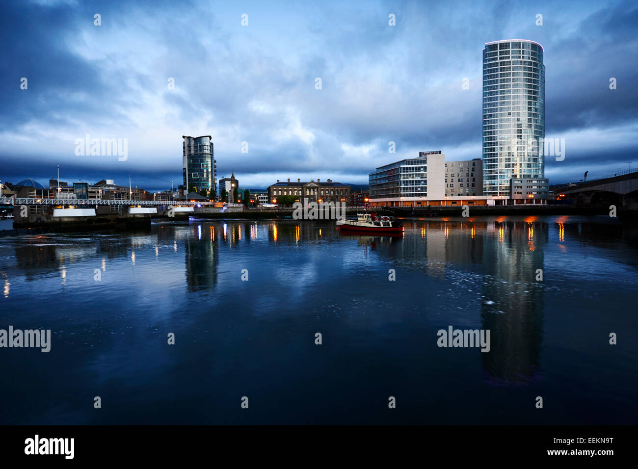 Belfast río Lagan waterfront city center mañana Amanecer Irlanda del Norte Foto de stock