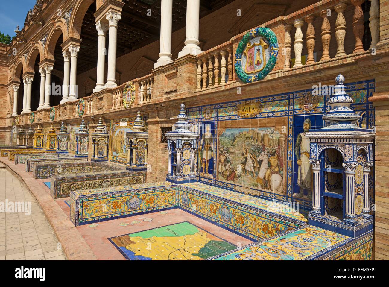Los azulejos de la Plaza de España, Sevilla, Andalucía, España Foto de stock