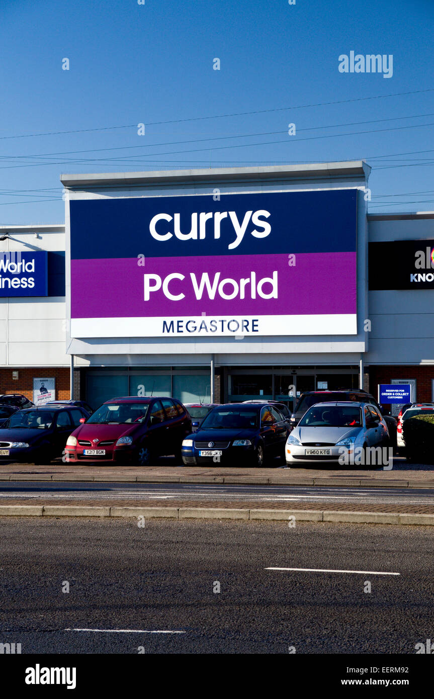 Pc World, currys mega store, Newport Road, Cardiff, Gales, Reino Unido. Foto de stock