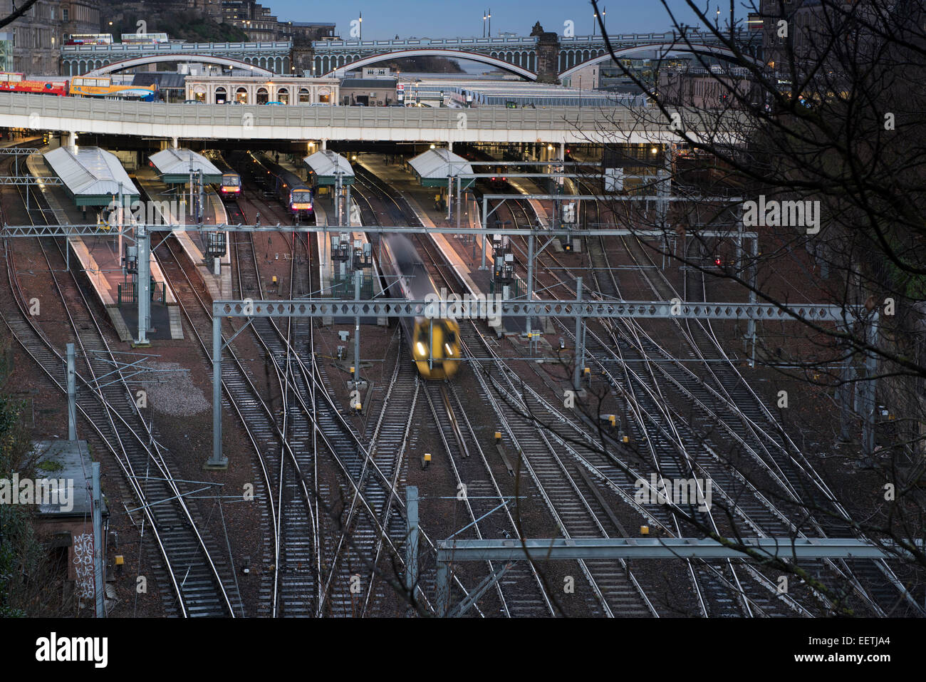 La estación Waverley de Edimburgo, Escocia Foto de stock