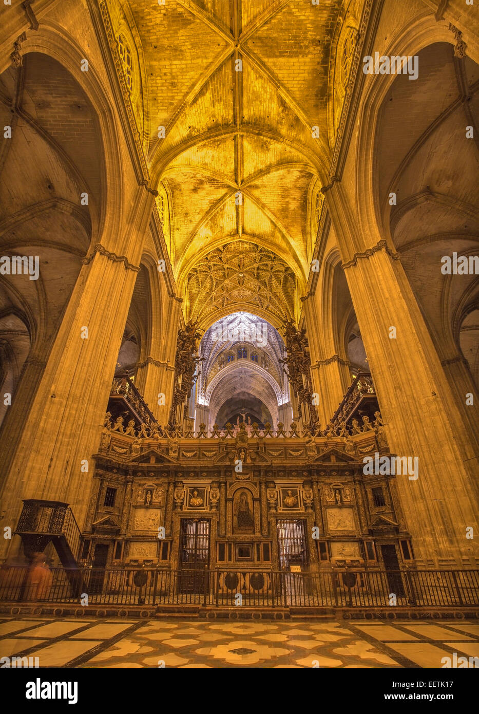 Sevilla, España - 27 de octubre, 2014: Interior de la Catedral de Santa María de la Sede. Foto de stock