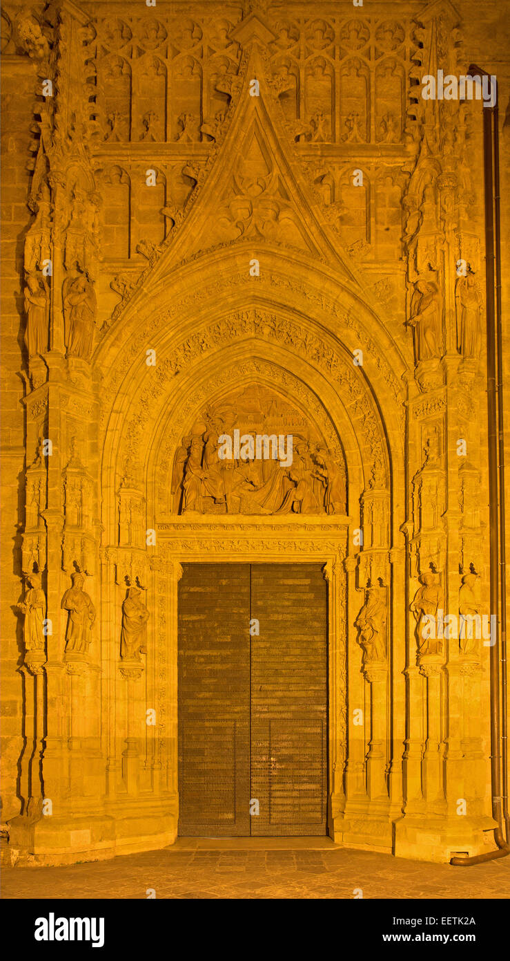 Sevilla - Portal Puerta de los Palos en la Catedral de Santa María de la Sede Foto de stock