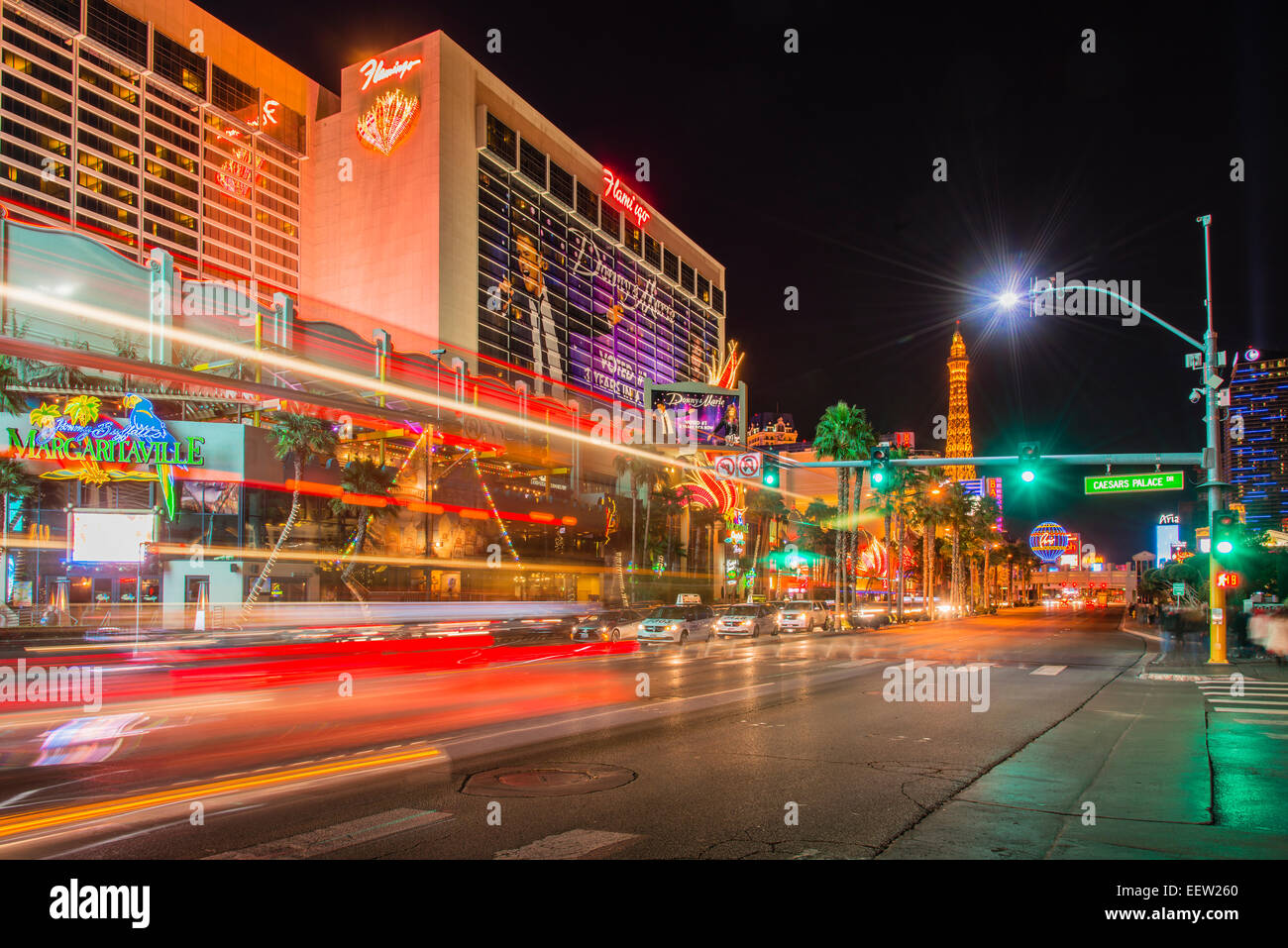 Por la noche Las Vegas Strip, en Las Vegas, Nevada, EE.UU. Foto de stock