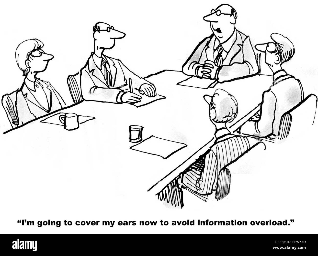 Caricatura de empresarios en la reunión y uno está diciendo que va a cubrir sus oídos para evitar la sobrecarga de información. Foto de stock