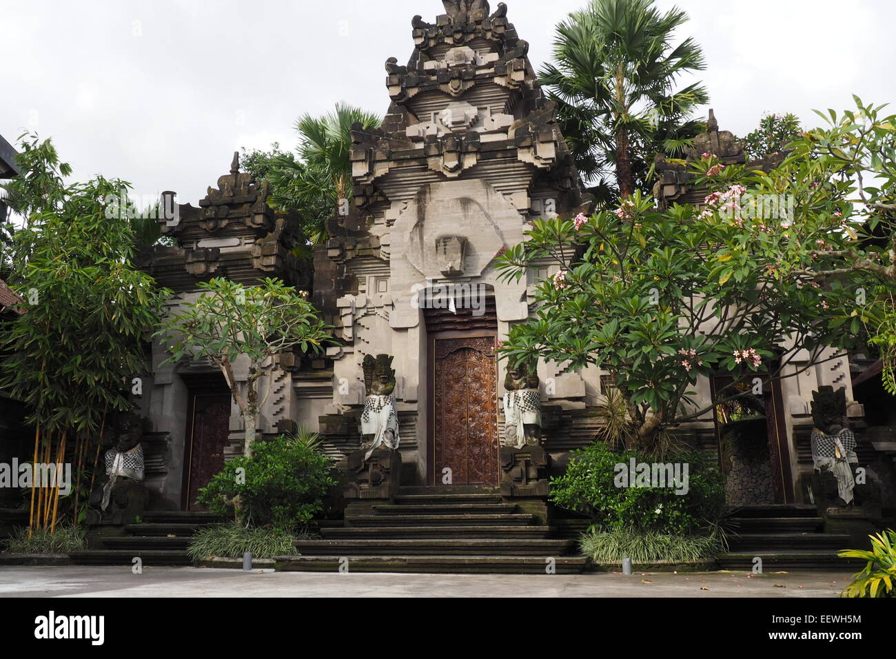 Entrada al Museo de Puri Lukisan, en Ubud, Bali. Foto de stock