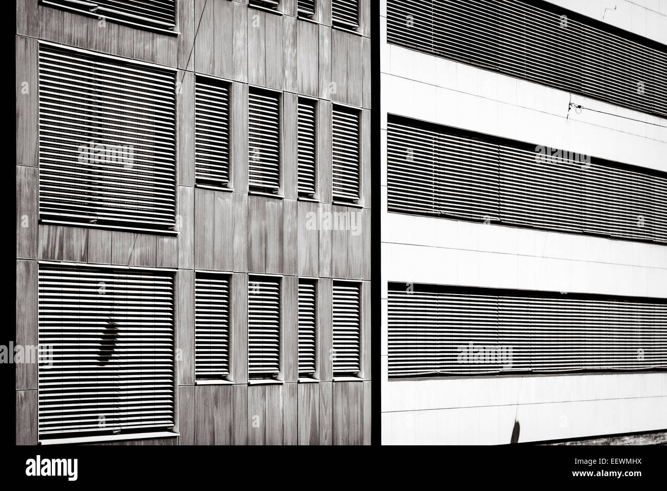 Edificio de moderna arquitectura exterior en Estocolmo, Suecia Foto de stock