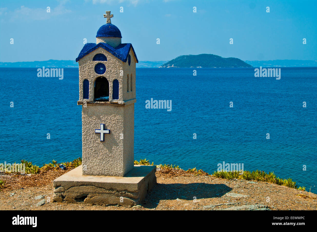 Arquitectura; bella; belleza; azul; la construcción; la iglesia; costa; color; cultura; noche; vacaciones; Isla; islas; landmark Foto de stock