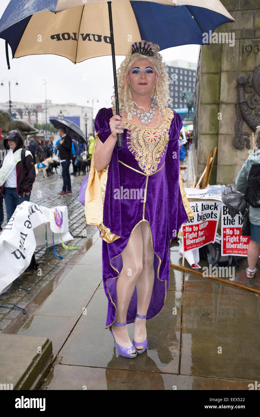 Hombre Mujer transgénero Reina travesti LGBT Foto de stock