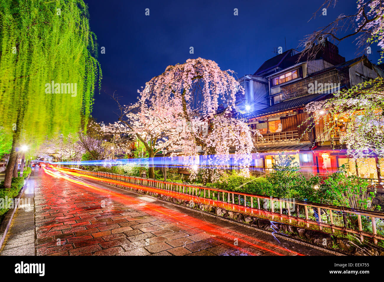 Kyoto, Japón, en el histórico Distrito Gion durante la temporada de primavera. Foto de stock