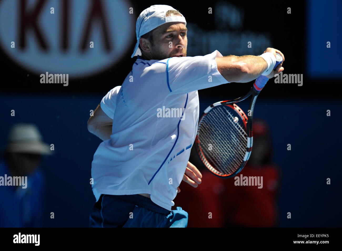 Melbourne, Australia. El 24 de enero de 2015. El Abierto de Australia de tenis en Melbourne Park. Benjamin Becker de Alemania devuelve un disparo en su partido contra Milos Raonic de Canadá en el sexto día del Abierto de Australia 2015 en el Melbourne Park, Melbourne, Australia. Crédito: Además de los deportes de acción Images/Alamy Live News Foto de stock