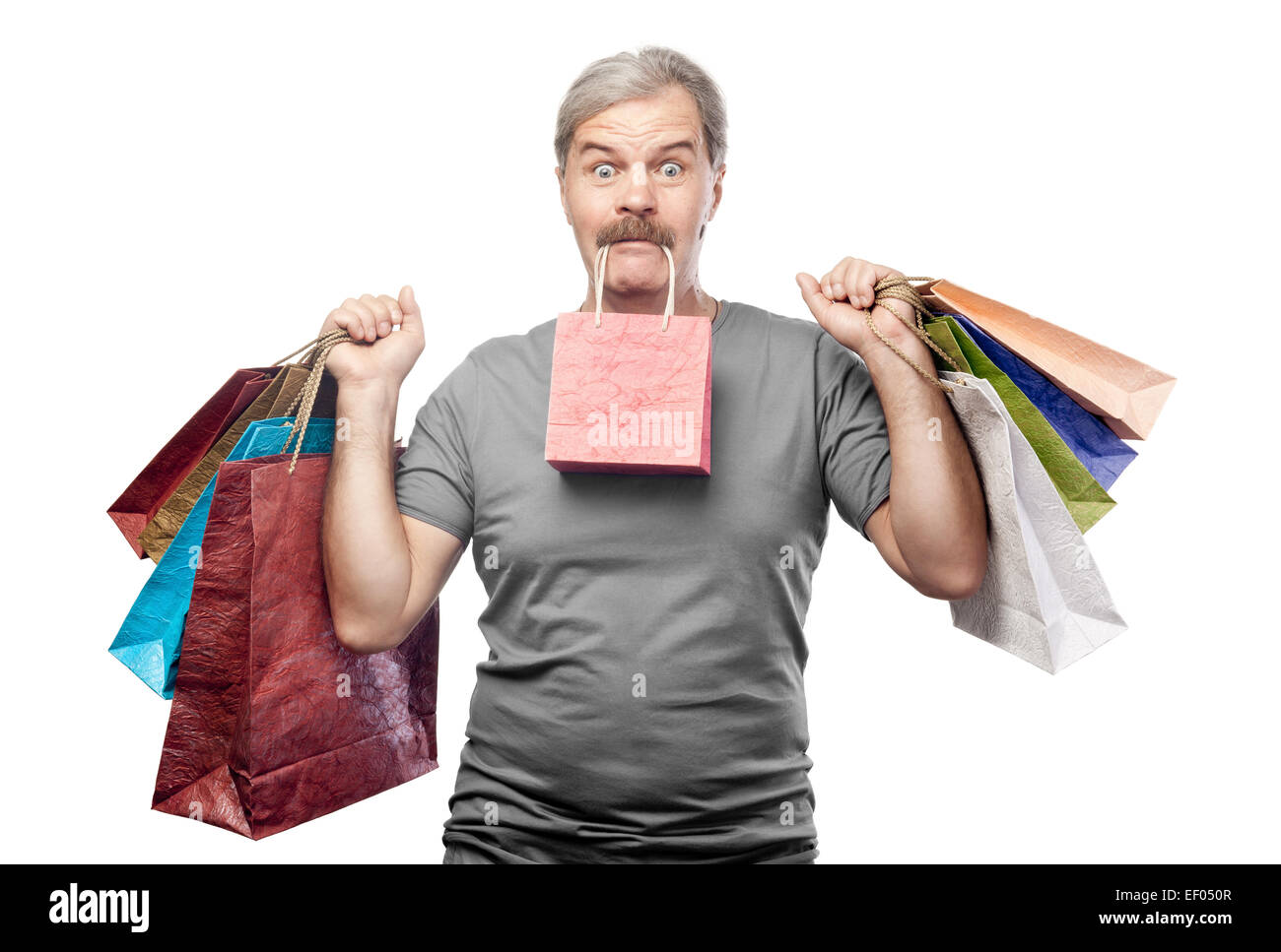 Hombre con bolsas de la compra fotografías e imágenes de alta resolución -  Alamy