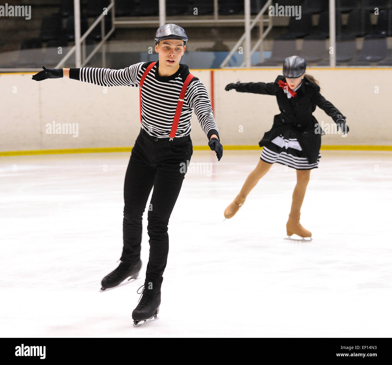 Clases Patinaje Sobre Hielo Adultos Madrid Patinador rapido Fotos e Imágenes de stock - Alamy